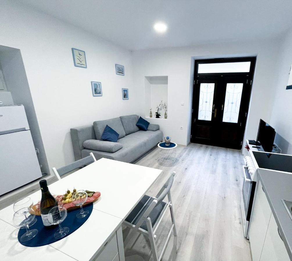 Apartma Galeb *